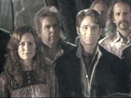 Lily-and-James-lily-and-james-potter-7148764-431-324.jpg