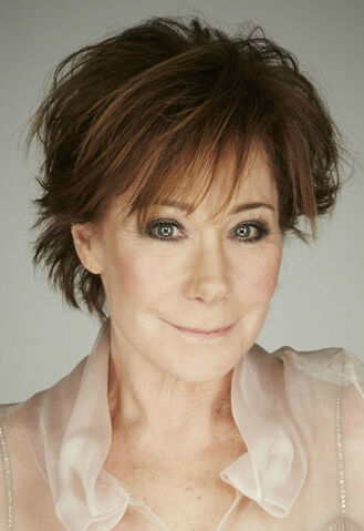 File:Zoë Wanamaker.jpg