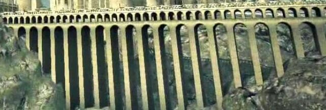File:Viaduct (II)-DH.jpg