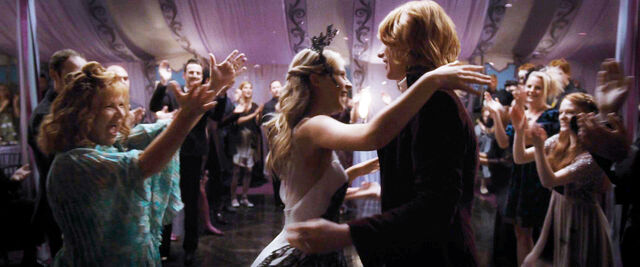File:DH1 Fleur and Bill Weasley's wedding 01.jpg
