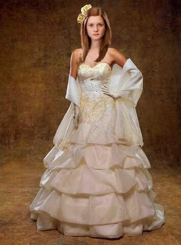 File:Ginnyatfleurswedding.jpg