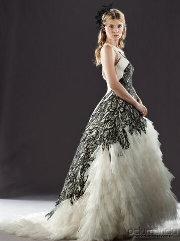 File:Fleurweddingdress.jpg