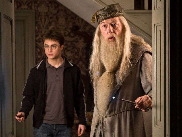 Dosya:1Albus-Dumbledore-Wallpaper-hogwarts-professors-32797134-1024-768.jpg
