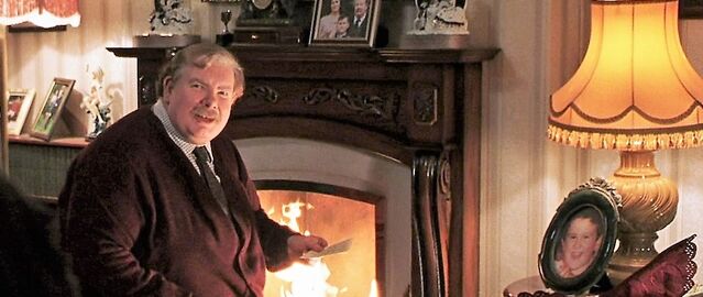 File:Harry-potter1-vernon burns letter.jpg