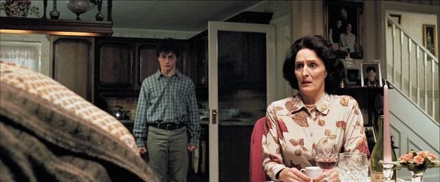 File:Harry-potter4-petunia.jpg