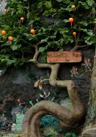 File:Dirigible Plum.jpg