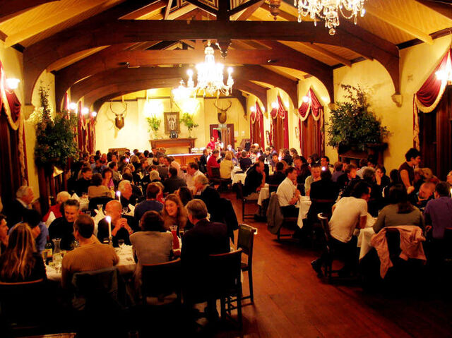 Fil:Castle Larnach Interior.jpg