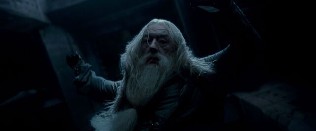 Dosya:Albus dumbledore dies half blood prince from killing curse casted by severus snape.jpg