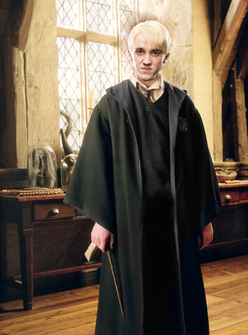 File:Draco-3-draco-malfoy-7115607-443-600.jpg
