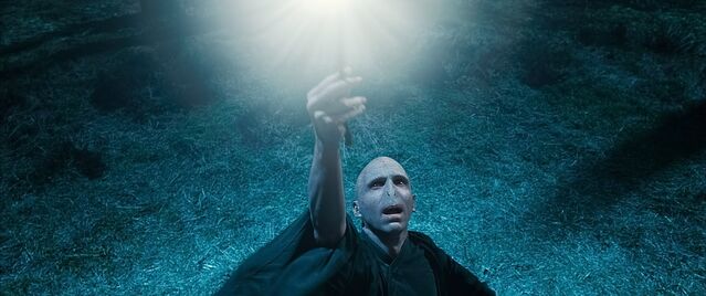 File:Voldemort Elder Wand.jpg