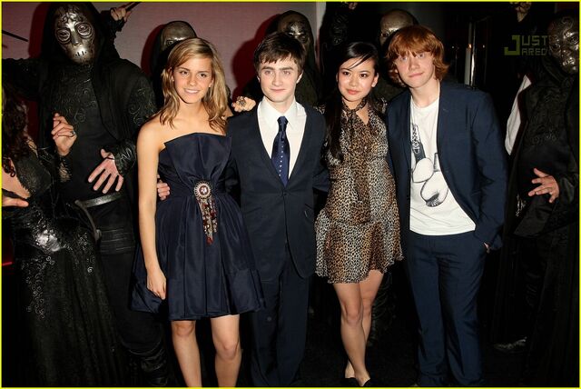 Datei:Katie Leung + Daniel Radcliffe + Emma Watson + Rupert Grint + Todesser.jpg