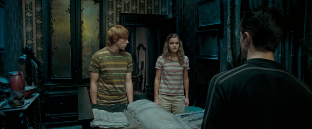 File:12GrimmauldPlaceBedroom.png