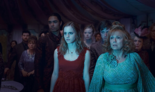 File:New-DH-pics-harry--16277815-448-672.jpg