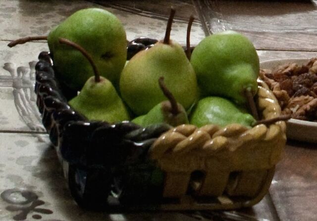 File:Pears.jpg