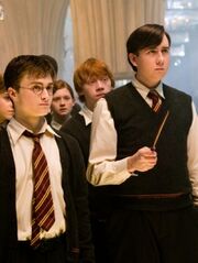 32866 harry-potter-ginny-weasley-ron-weasley-and-neville-longbottom.jpg