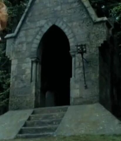 File:Covered bridge entrance.jpg
