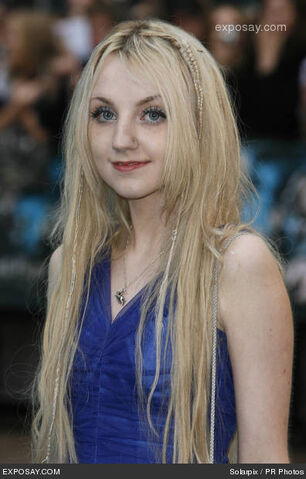 File:Evanna-lynch-harry-potter-and-the-order-of-the-phoenix-london-movie-premiere-arrivals-qonnos1.jpg