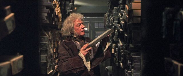 File:Harry-potter1-ollivander.jpg
