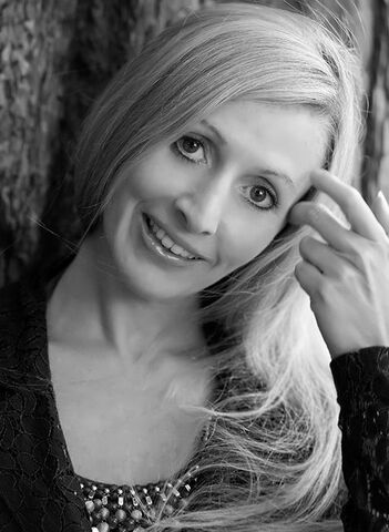File:Sarah Lowe.jpg