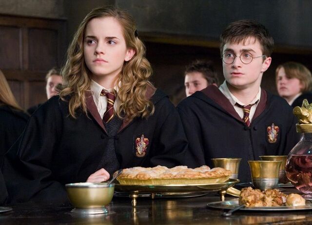 File:HarryHermioneGreatHall.jpg