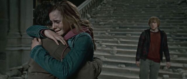 File:Harry and Hermione hug.jpg