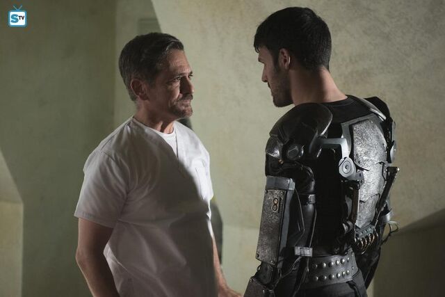 File:Carlos and father 1x11.jpg