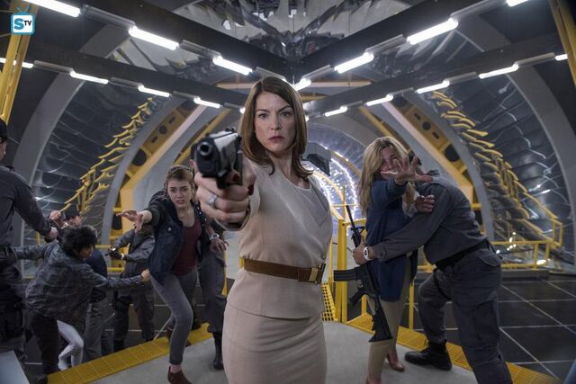 File:1x13 Erica with a gun.jpg