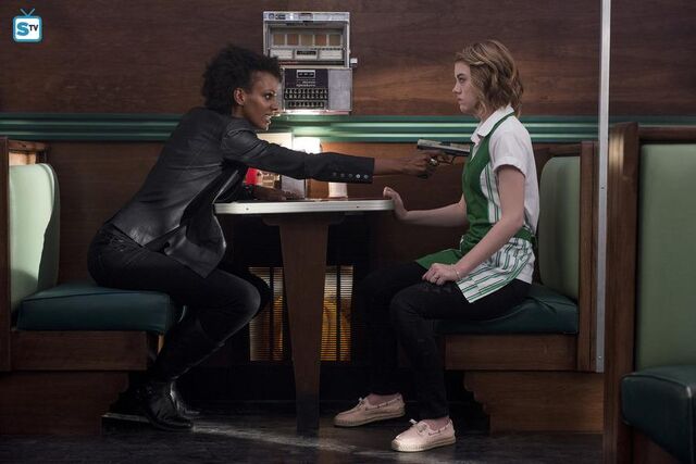 File:Joanne and emily 1x09.jpg