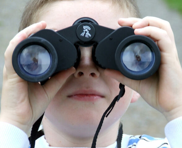 File:Binoculars-8971.jpg