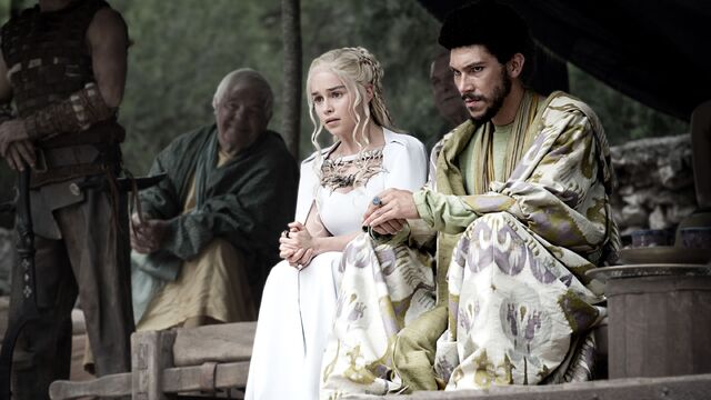 Archivo:Daenerys Hizdahr HBO.jpg
