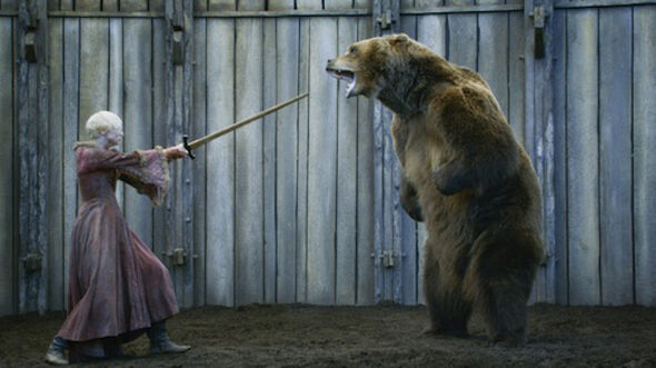 Archivo:Brienne contra el Oso HBO.jpg