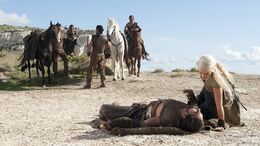 Drogo caído HBO.jpg