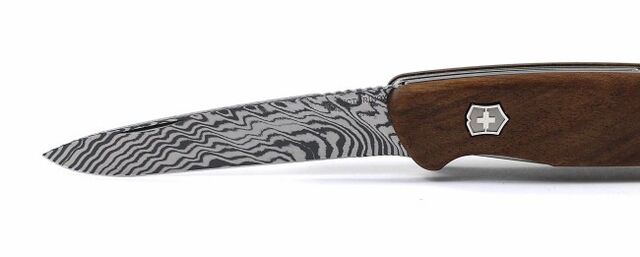 Archivo:Victorinox-Rangerwood-Damast---4.jpg