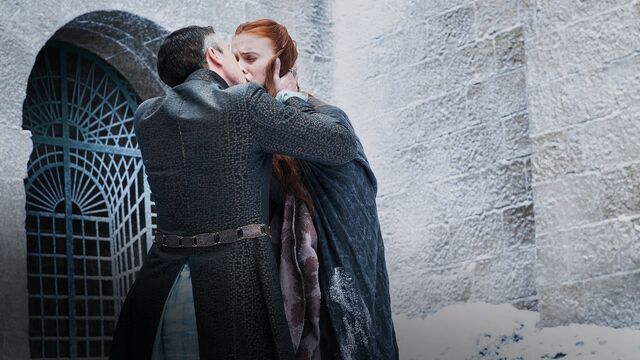 Archivo:Petyr besa a Sansa HBO.jpg