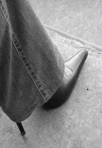 File:Stiletto under jeans.png