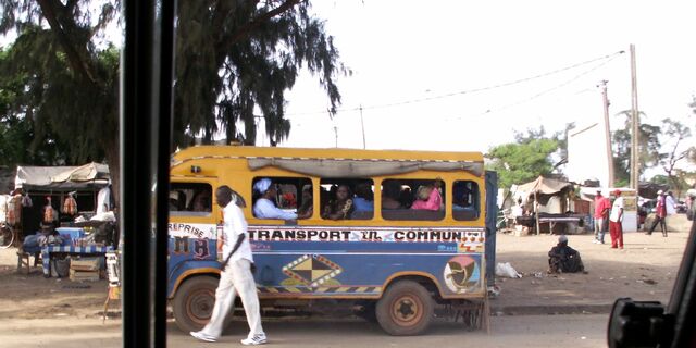 File:Bush Taxi Senegal.jpg