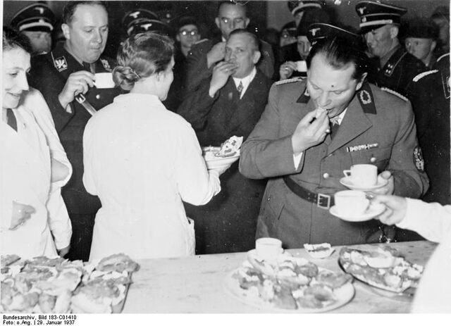 File:Hermann Göring eating Berlin 29 January 1937.jpg