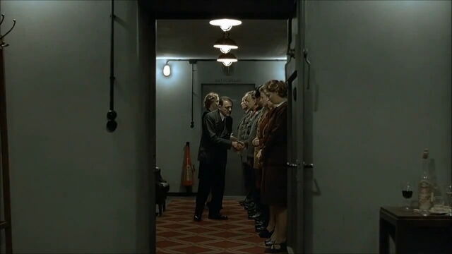 File:Hitler Farewell Bed.jpg