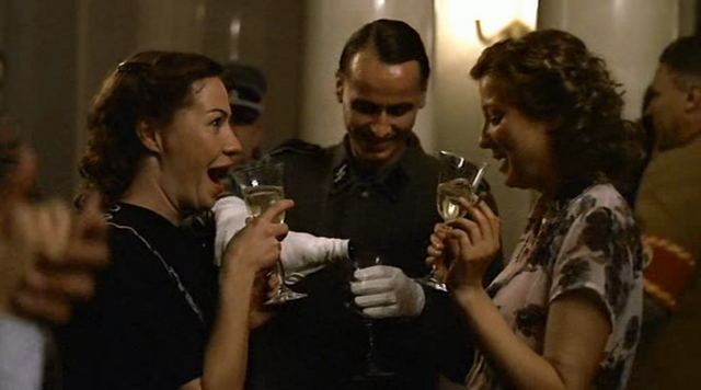 File:Traudl and Gerda drink.png