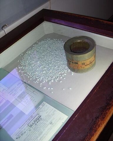 File:ZyklonBCanPellets.jpg