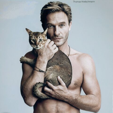 File:Thomas Kretschmann with cat.jpg