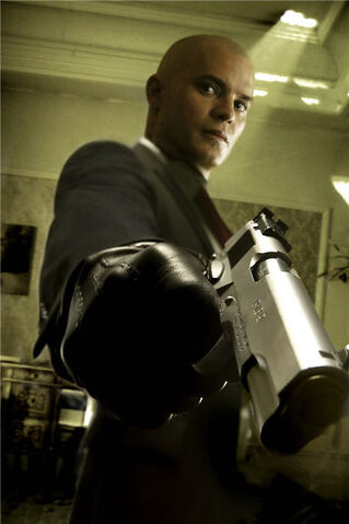 Arquivo:Timothy-olyphant-as-hitman.jpg
