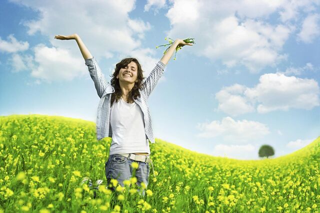 File:Happy girl celebrate.jpg
