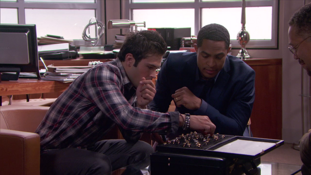File:HH106 29 EddieJakelookingatrings.png