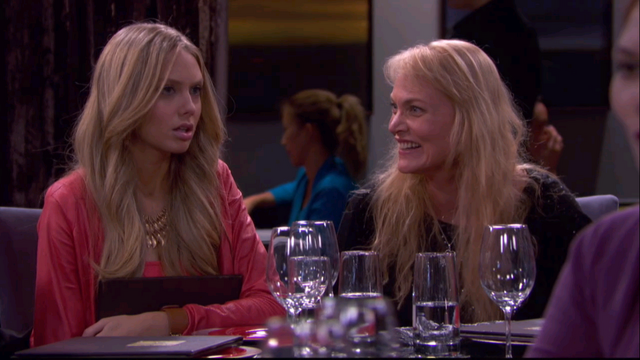 File:Chloe Jackie ep 28.png