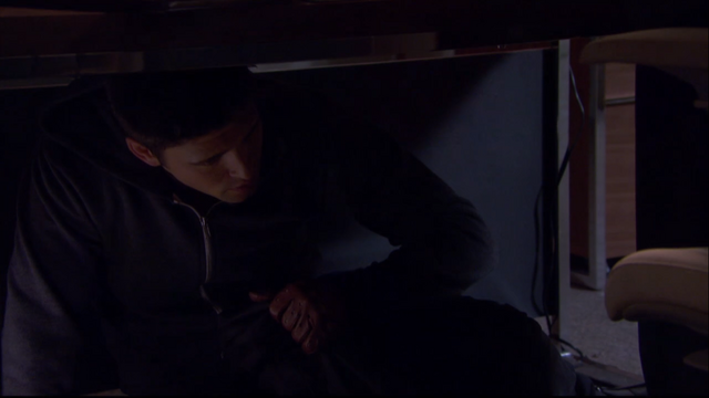 File:Philunderdon'sdesk.png