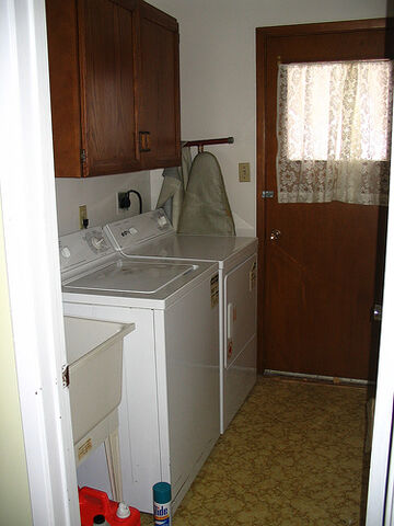 File:Laundry room.jpg