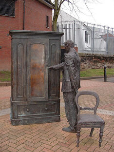 Cs lewis statue