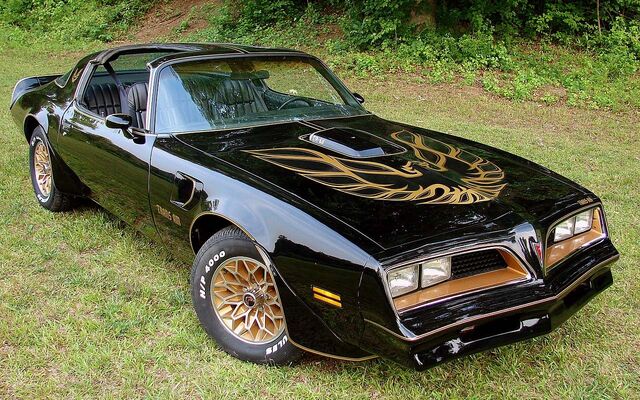 Archivo:Pontiac Firebird 03.jpg