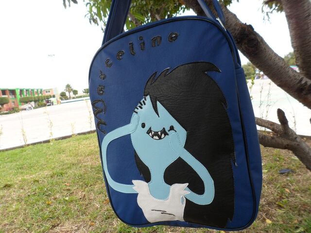 Archivo:Nuevas-mochilas-de-hora-de-aventura MLM-F-3169821143 092012.jpg